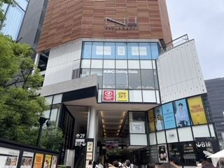 NU茶屋町　矯正歯科